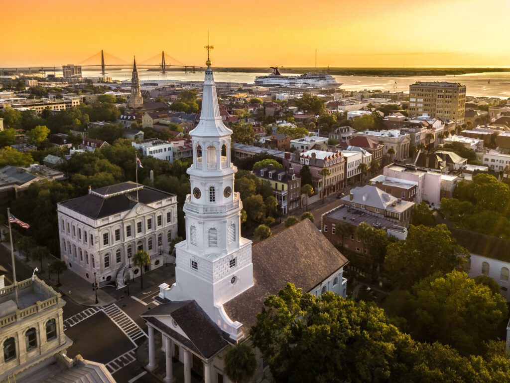 South Carolina wedding in Downtown Charleston: Lowcountry vibes, less hassle